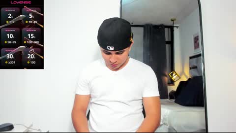 lianfox_ online show from July 8, 2:32 pm