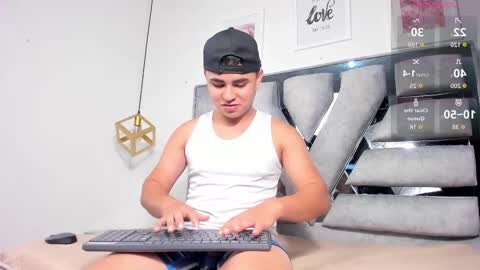 lianfox_ online show from March 12, 12:35 pm