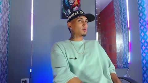 Daniel online show from April 1, 10:51 pm