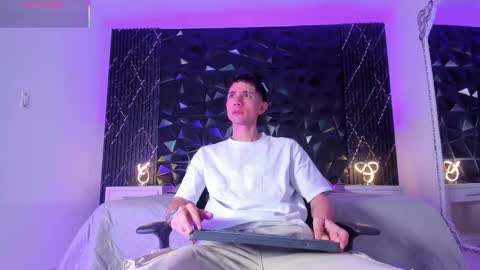 L I I A M online show from March 9, 1:48 pm