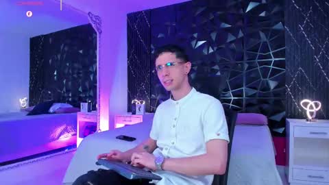 L I I A M online show from September 12, 9:59 pm