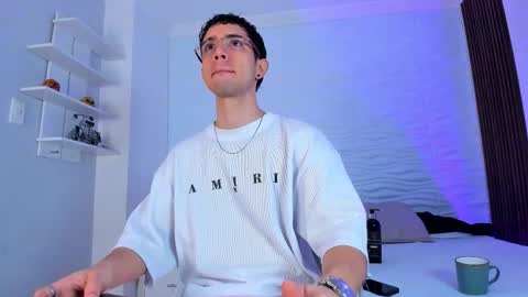 L I I A M online show from September 27, 6:17 pm