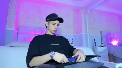 L I I A M online show from March 3, 2:53 pm