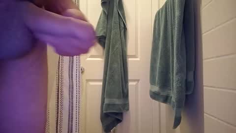 littleguyy888 online show from April 10, 10:39 pm