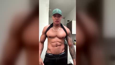 logan_varela online show from July 5, 9:33 pm