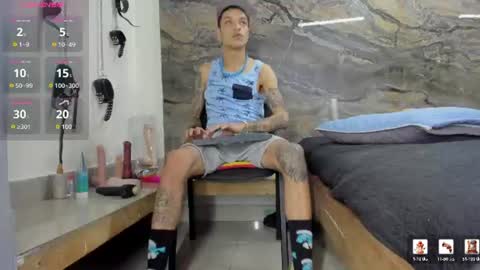 logan_wollff online show from July 7, 8:23 pm