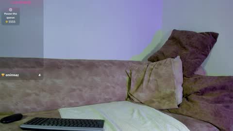 logantwink18 online show from October 31, 2:24 am