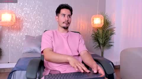 Snapshot of loghan_fox chatting on September 28, 3:37 am Loghan online show from September 28, 3:37 am