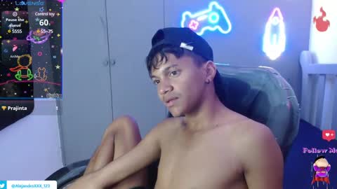 Snapshot of loistwink_1 chatting on February 12, 2:45 am LOUIS online show from February 12, 2:45 am
