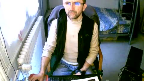 Snapshot of lokoum39 chatting on December 7, 12:02 pm lokoum39 online show from December 7, 12:02 pm
