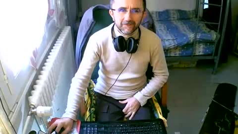 Snapshot of lokoum39 chatting on December 13, 10:41 am lokoum39 online show from December 13, 10:41 am