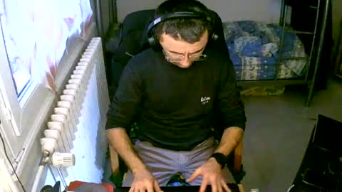 Snapshot of lokoum39 chatting on December 24, 3:58 pm lokoum39 online show from December 24, 3:58 pm