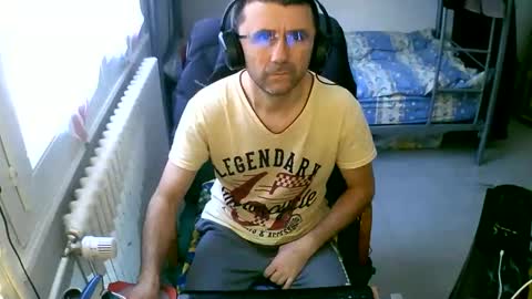 Snapshot of lokoum39 chatting on December 25, 12:05 pm lokoum39 online show from December 25, 12:05 pm