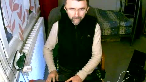 Snapshot of lokoum39 chatting on December 10, 4:17 pm lokoum39 online show from December 10, 4:17 pm
