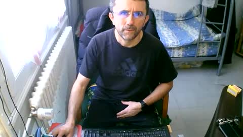 Snapshot of lokoum39 chatting on December 28, 12:36 pm lokoum39 online show from December 28, 12:36 pm