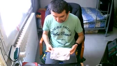 Snapshot of lokoum39 chatting on January 4, 9:32 am lokoum39 online show from January 4, 9:32 am