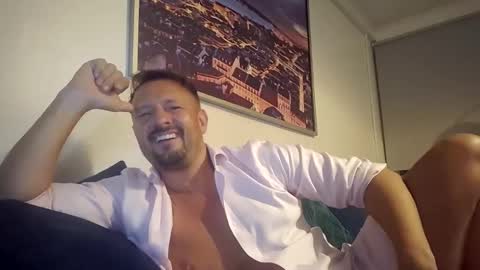 londbihung online show from November 7, 12:03 am