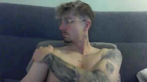 longschlong1997 online show from October 25, 11:34 am