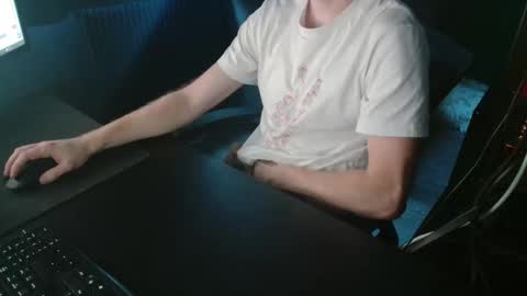 Snapshot of loofy_art chatting on November 1, 1:26 pm Loofy Art online show from November 1, 1:26 pm