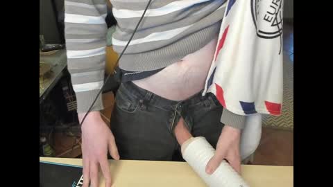 loomie online show from December 13, 7:37 am