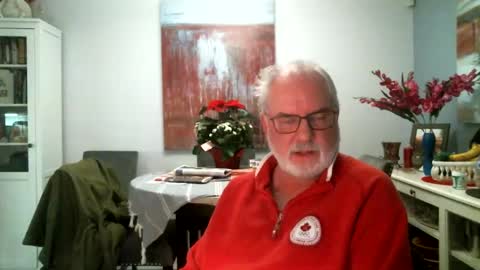 Snapshot of loop102 chatting on December 16, 1:42 am loop102 online show from December 16, 1:42 am