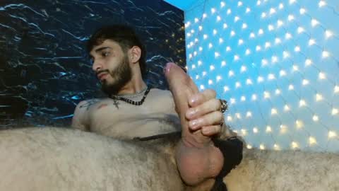 lovexjuxn77 online show from April 9, 12:30 am