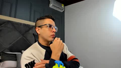 luca_morettii online show from December 19, 12:46 pm