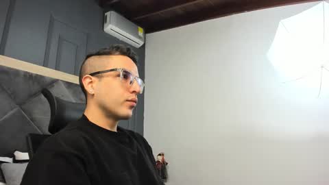 luca_morettii online show from December 18, 12:45 pm