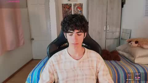 lucas_xo online show from May 28, 11:14 pm
