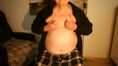 lucbottom031249 online show from April 15, 7:14 pm