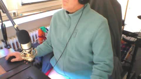        call me  Stefan online show from April 3, 1:52 pm