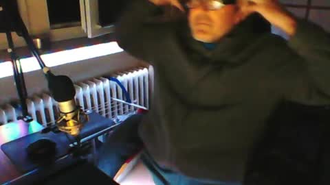        call me  Stefan online show from April 18, 7:04 pm