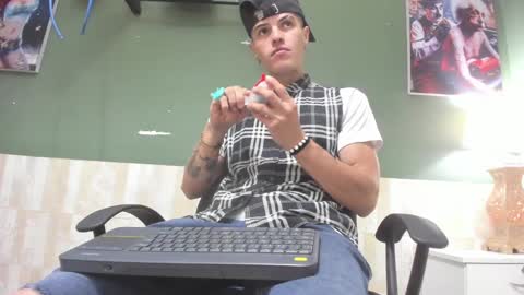 Snapshot of luis_as chatting on December 24, 11:44 pm Luis AS online show from December 24, 11:44 pm