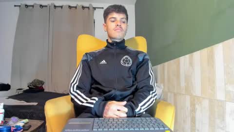 Snapshot of luis_as chatting on February 26, 10:15 am Luis AS online show from February 26, 10:15 am