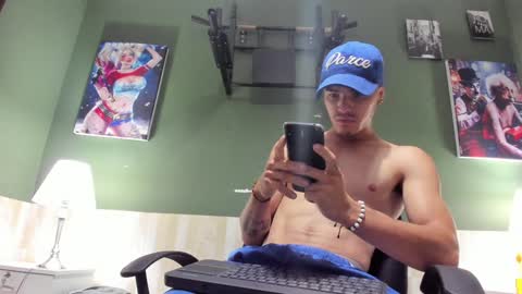 Snapshot of luis_as chatting on December 6, 11:54 am Luis AS online show from December 6, 11:54 am