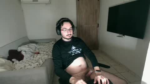 luis_flr online show from January 22, 4:44 am