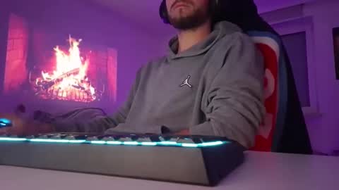 lukasschoetz online show from December 2, 5:05 pm