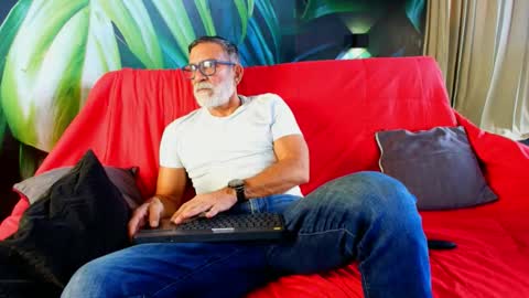 Luke Crews online show from September 21, 7:47 pm