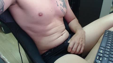 lushboy90 online show from February 1, 6:10 am