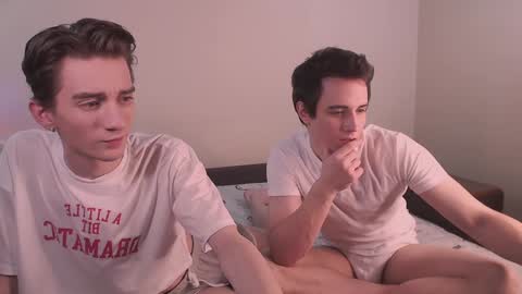 Snapshot of lyonfilm chatting on December 25, 7:45 pm KennyEliot online show from December 25, 7:45 pm