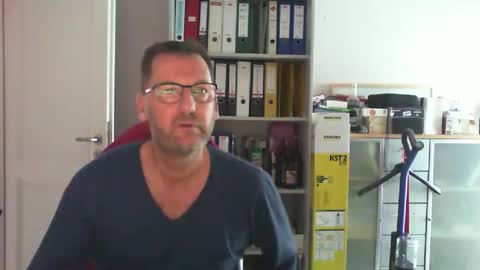 macfly67 online show from October 4, 7:24 am