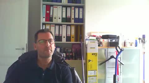 macfly67 online show from October 17, 1:37 pm