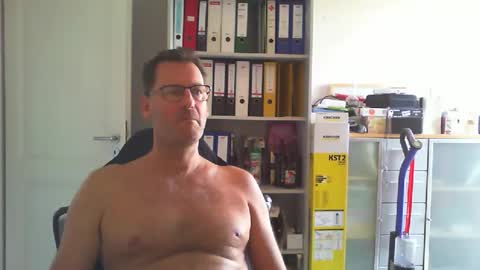 macfly67 online show from September 19, 10:59 am