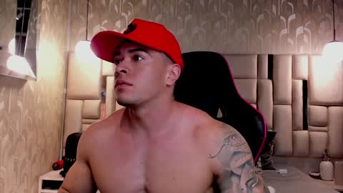 Snapshot of maddox_santana chatting on January 2, 11:06 pm Maddox Santana online show from January 2, 11:06 pm