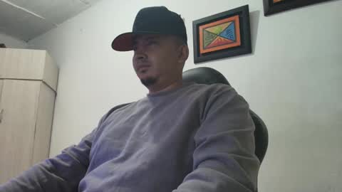 magic_milk23 online show from October 22, 5:55 am