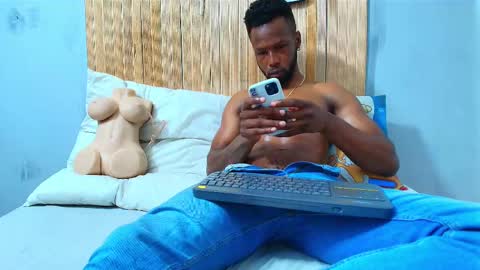Snapshot of malcompierce chatting on September 24, 4:01 am Malcom online show from September 24, 4:01 am