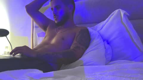 Snapshot of maluma09 chatting on October 11, 8:07 am maluma09 online show from October 11, 8:07 am