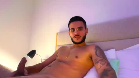 Snapshot of maluma09 chatting on October 5, 7:23 am maluma09 online show from October 5, 7:23 am