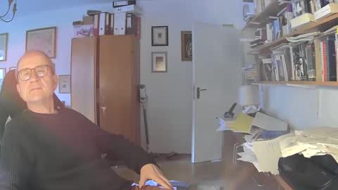 Snapshot of marginalie chatting on January 11, 7:28 am marginalie online show from January 11, 7:28 am