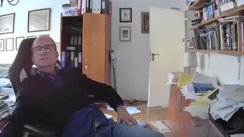 Snapshot of marginalie chatting on February 8, 9:13 am marginalie online show from February 8, 9:13 am